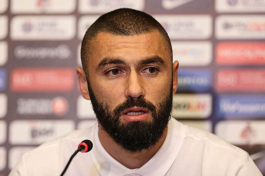 Burak Yılmaz sakatlandı bir ay yok