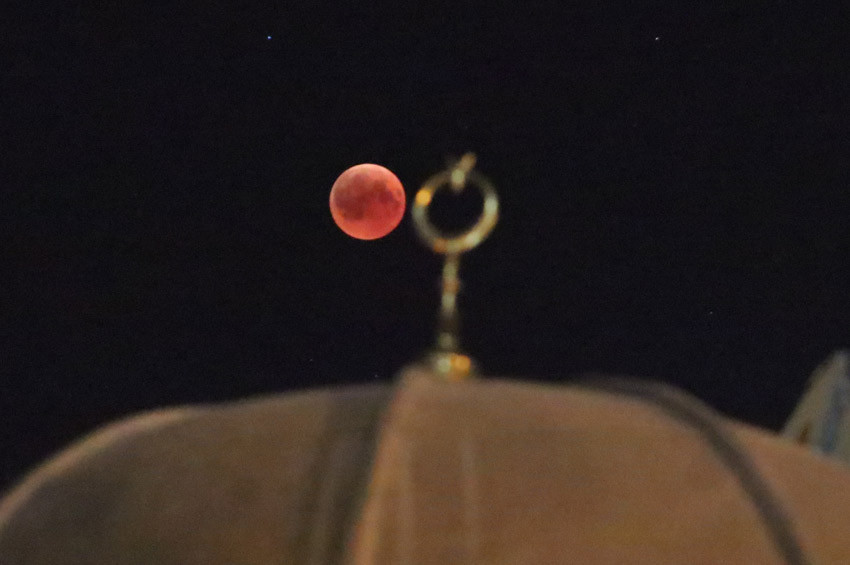 Doç. Dr. Tolgahan Kılıçoğlu: Kanlı değil tam ay tutulması