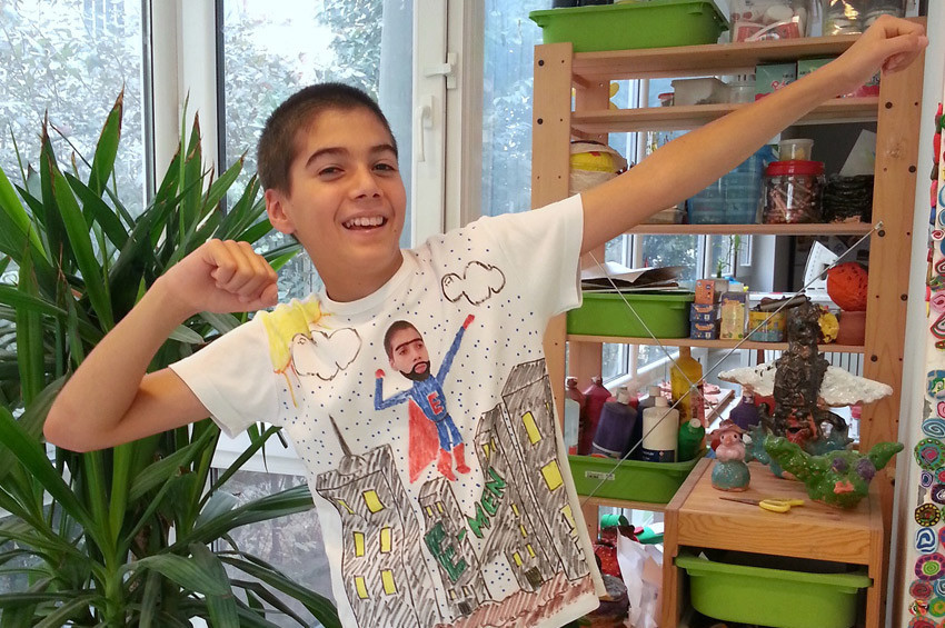 Dalinden ücretsiz T-shirt Boyama Aktivitesi