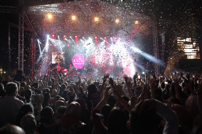 Ünlülerin ücretsiz yaz konserleri Axis Kağıthanede