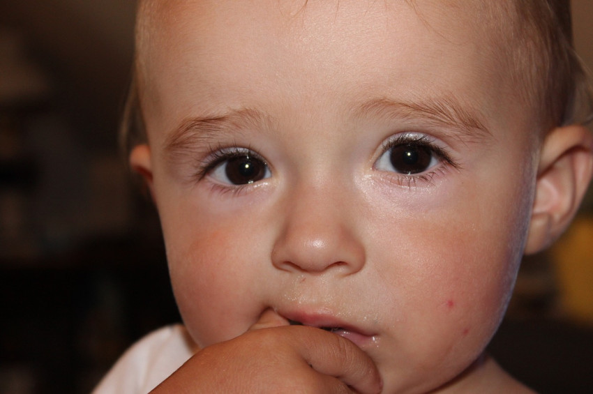 Parmak emen çocuklara dikkat etmeli