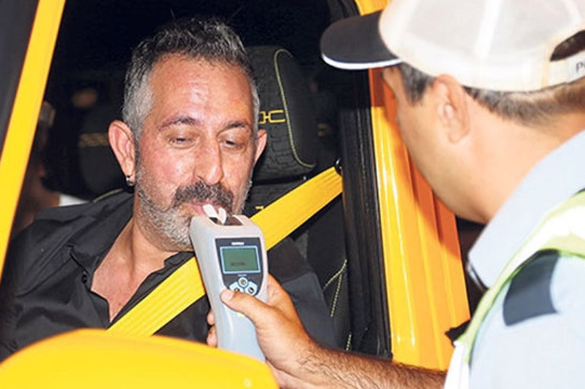 Polis Cem Yılmaza 3 kez üflettirdi