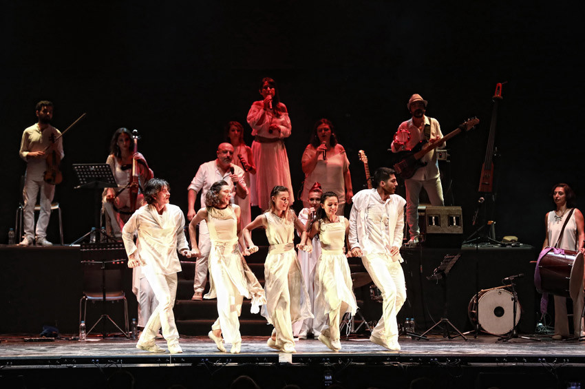 Kardeş Türküler sahnede 25’inci yılını kutladı