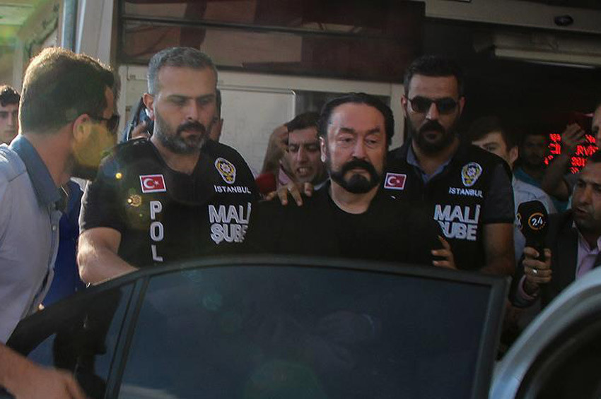 Adnan Hocanın 121 internet sitesi kapatıldı