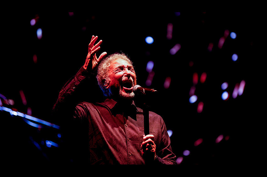 Tom Jones Antalyada 21 şarkı seslendirdi