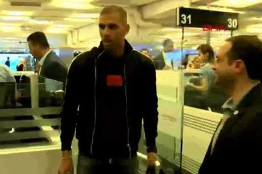 Fenerbahçenin yeni transferi Slimani İstanbula geldi