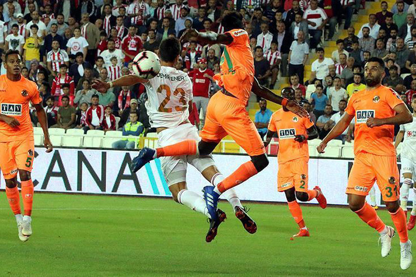 Sivasspor, Aytemiz Alanyasporu 1-0 mağlup etti