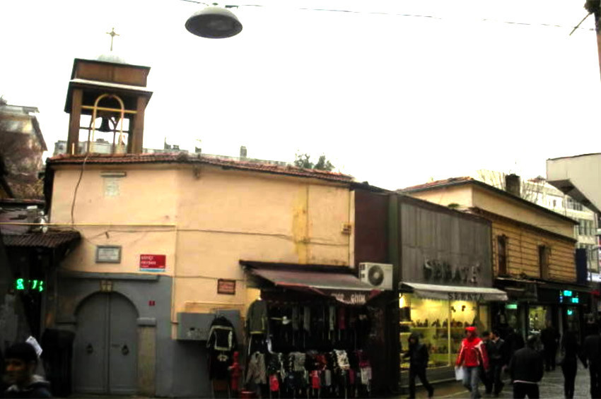 Defineciler kiliseye kuyu kazdılar