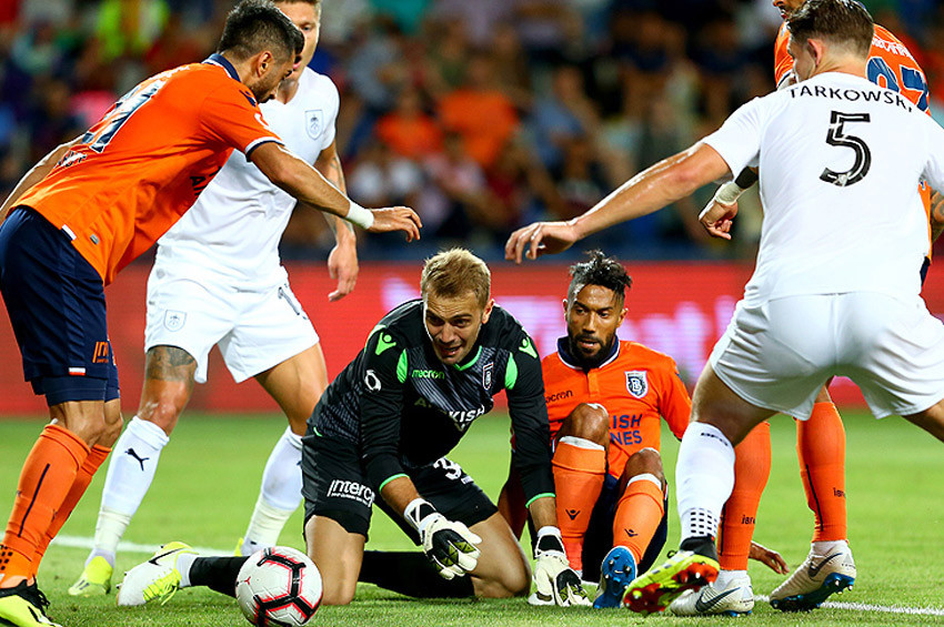 Medipol Başakşehir, Burnley karşısında tur şansı arıyor