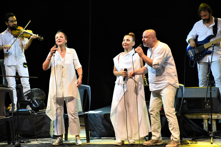 Kardeş Türküler Bodrum Antik Tiyatroda coşturdu