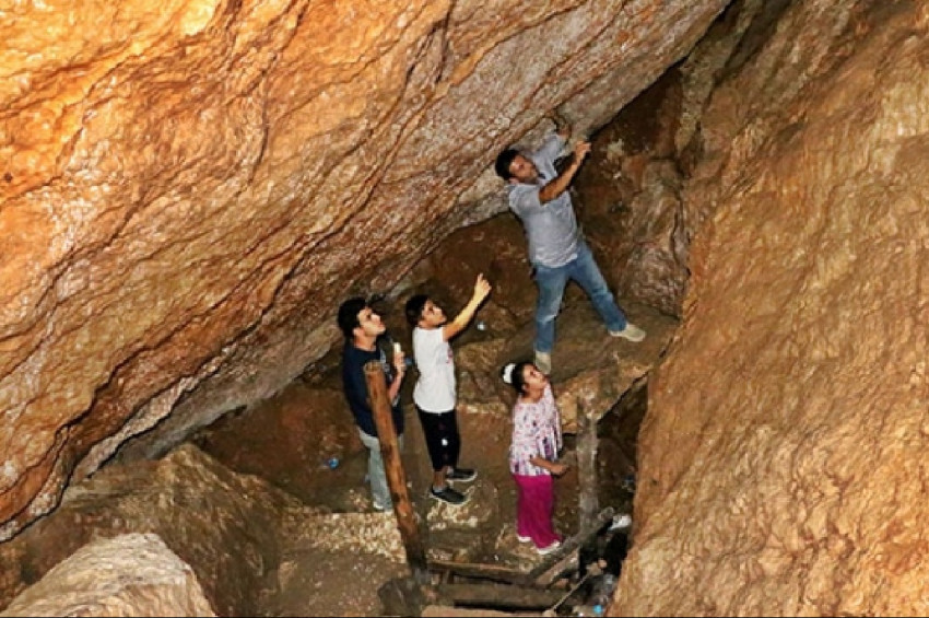 Elazığ Buzluk Mağarası doğal klimasıyla ilgi görüyor