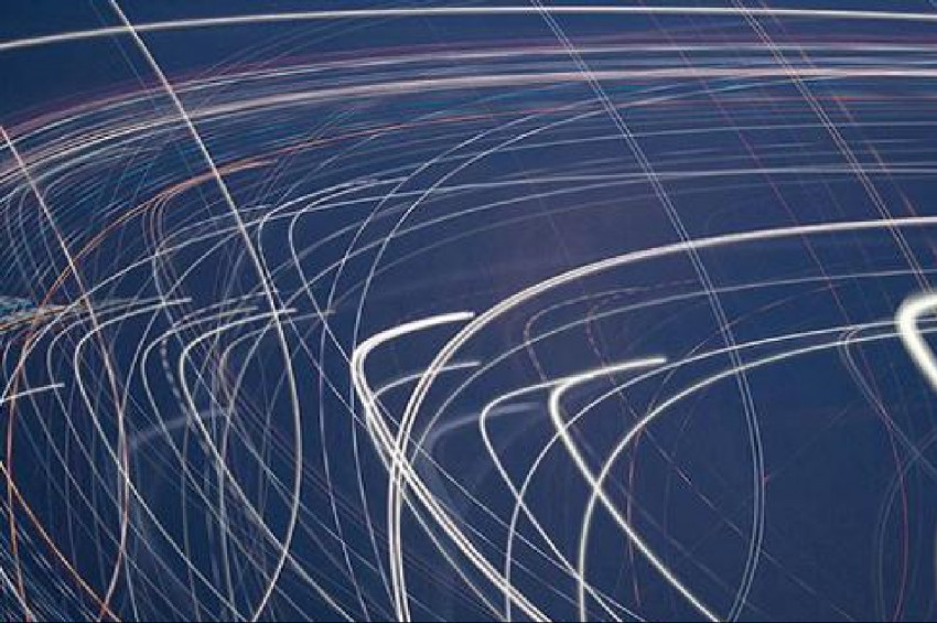 Atomlar elektronlarıyla ışık hızına yaklaştı