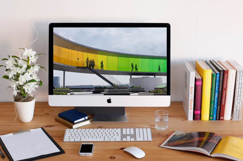 Apple tarihin ilk 1 trilyon dolarlık şirketi oldu