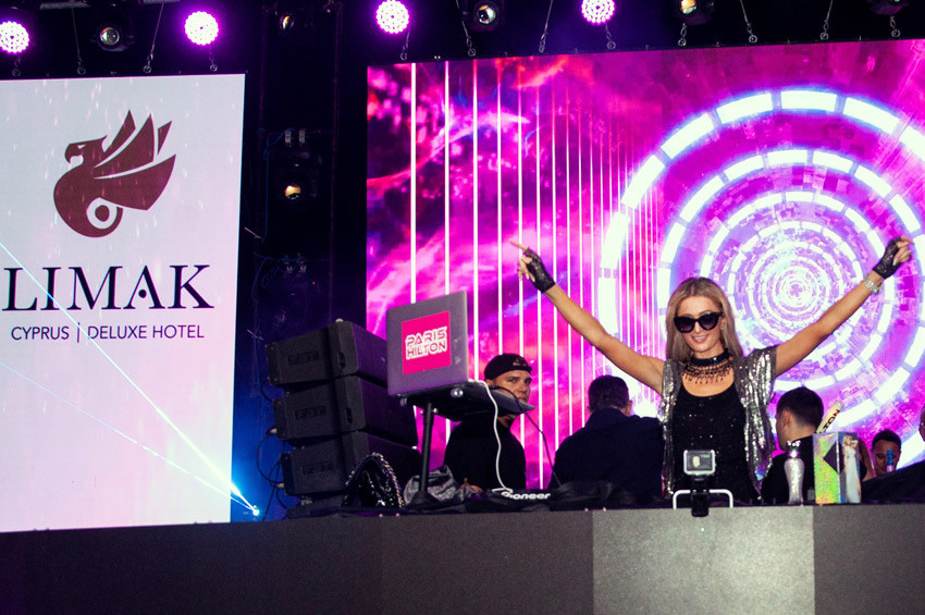 Paris Hilton Kıbrısda dJlik yaptı