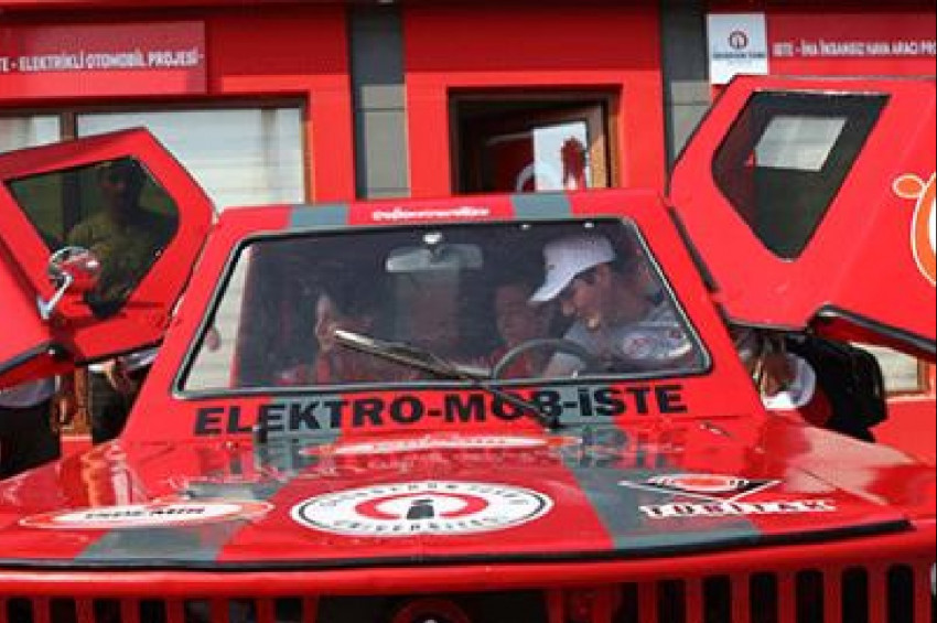 Üniversite öğrencileri TÜBİTAK yarışması için elektrikli otomobil üretti