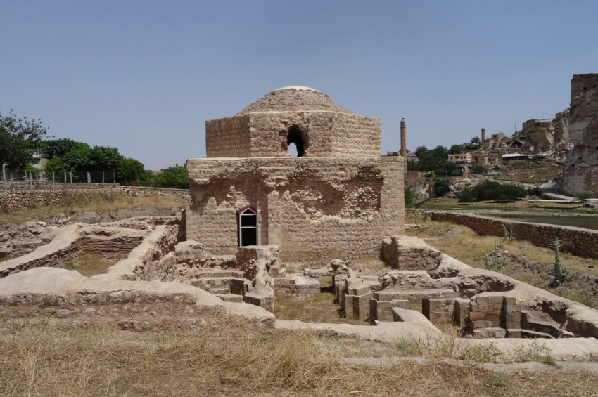 1500 tonluk Artuklu Hamamı 3 bin metre uzağa taşınacak