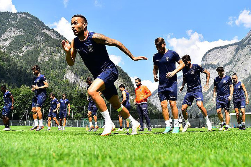 Medipol Başakşehir Burnley karşısında avantaj peşinde