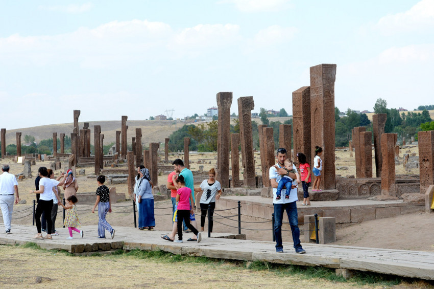 Malazgirt Zaferi etkinlikleri Ahlata ilgiyi artırdı