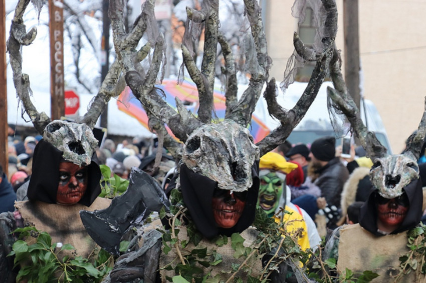 Vevçani karnaval renkli görüntülere sahne oldu