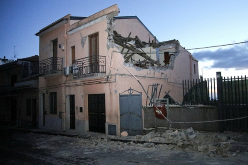 Sicilya adasında bir euroya satılık ev kampanyası