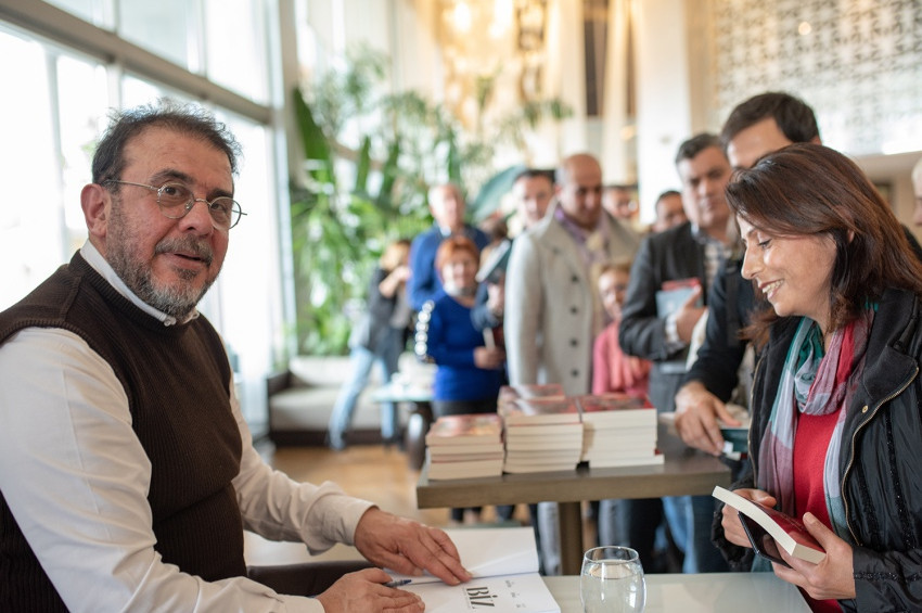 Nebil Özgentürk: Hayat, umutsuzluktan umut yaratmaktır
