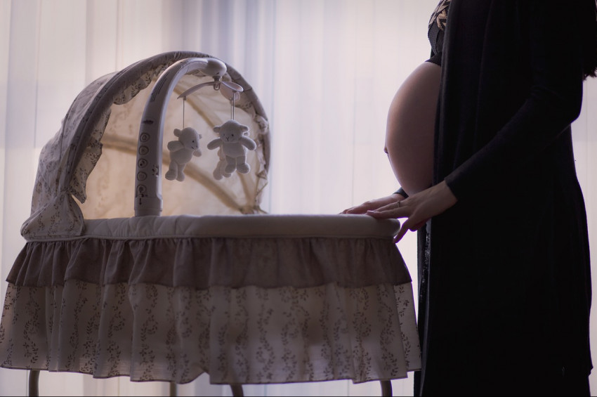 Uyuyan bebeği sallamak da yararlı olabilir