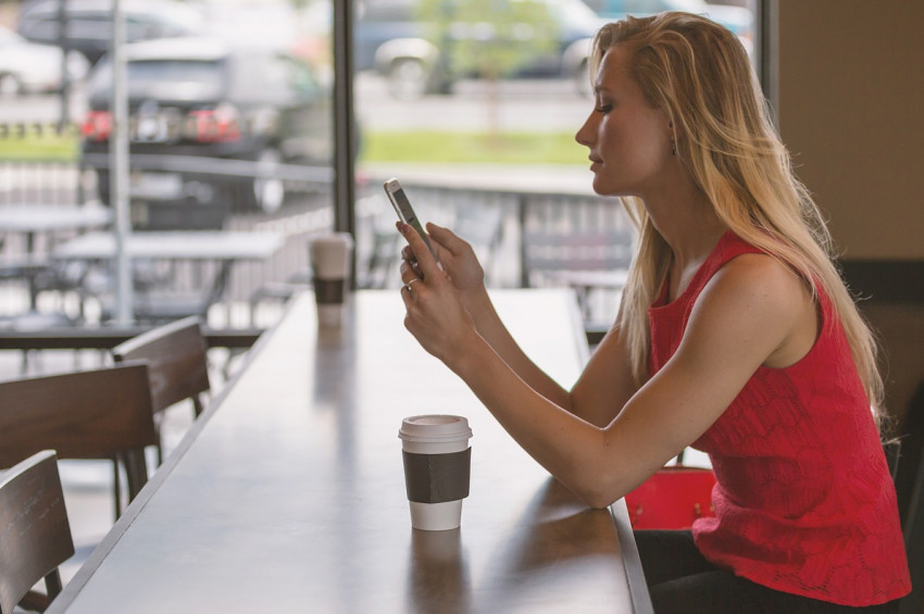 Günde 214 kez cep telefonuna bakıyoruz