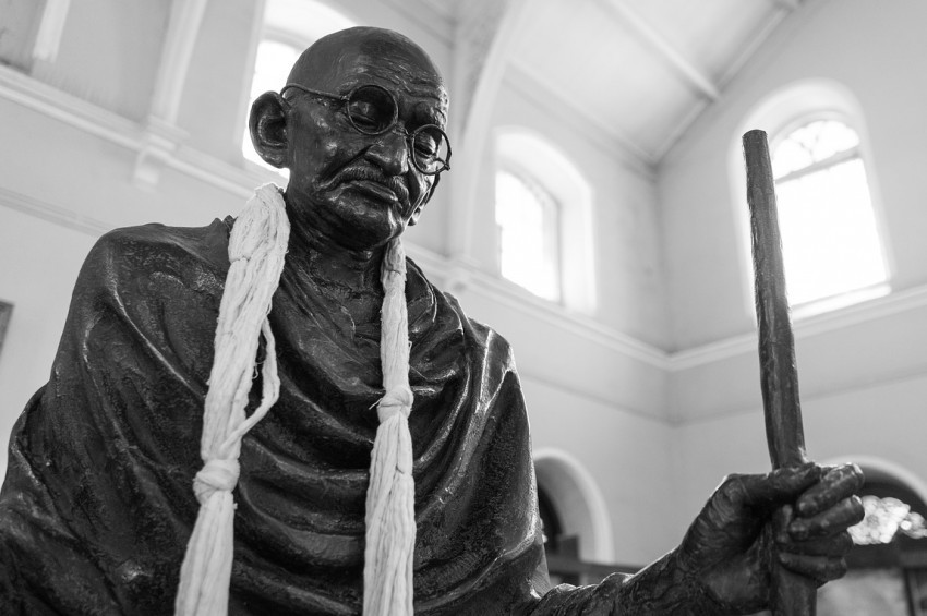 Mahatma Gandhinin külleri çalındı