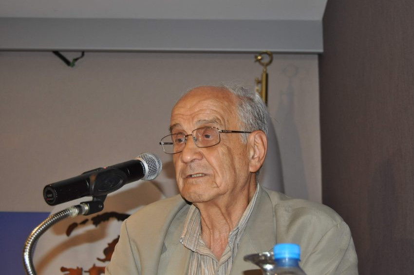 Prof. Dr. Mümtaz Soysal hayatını kaybetti