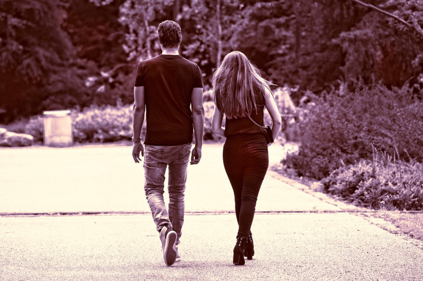 İlk buluşmada vücut dilini anlamanın 4 aşaması