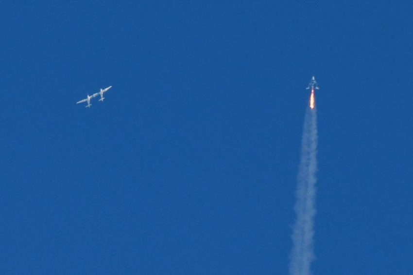 Virgin Galactic İlk Kez Yolcusuyla Uzay Sınırında