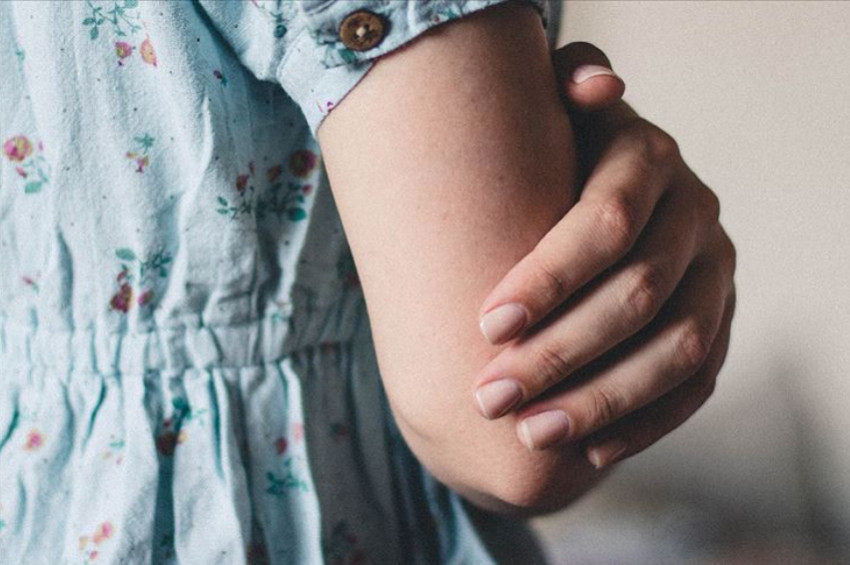 Tırnaktaki koyu renk çizgiler hastalık belirtisi