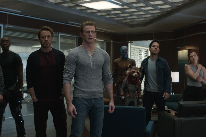 Avengers: Endgame rekor kırarak vizyona girdi