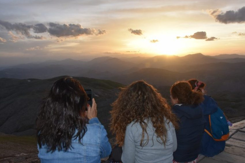 Pervin Ersoy ünlülere Adıyamanı gezdirdi