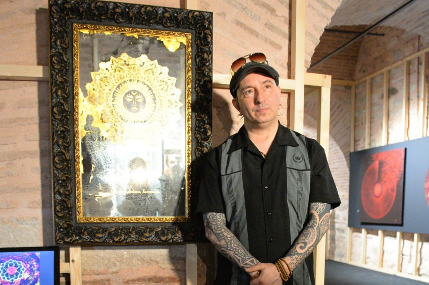 Güneşin sesi Mercan Dedenin eserine yansıdı