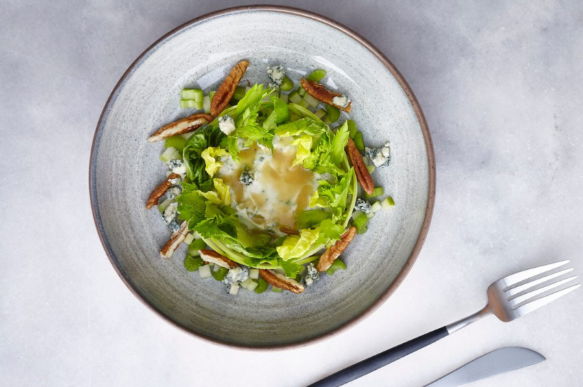 Pikan Cevizli Yeşil Salata tarifi