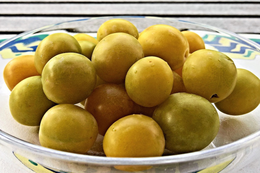 Ekşi ve şekerli yiyeceklerden sonra hemen diş fırçalanmamalı