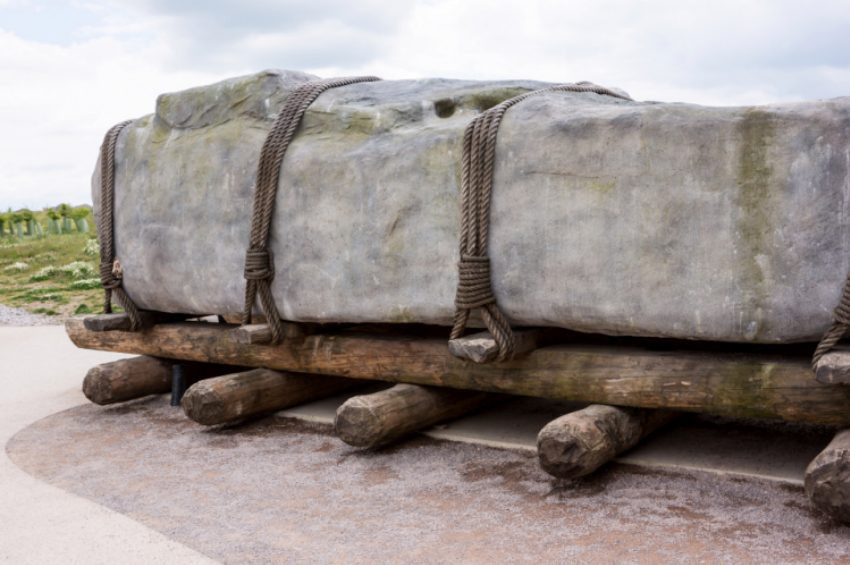Stonehenge taşları yağlı kızaklarla taşınmış olabilir
