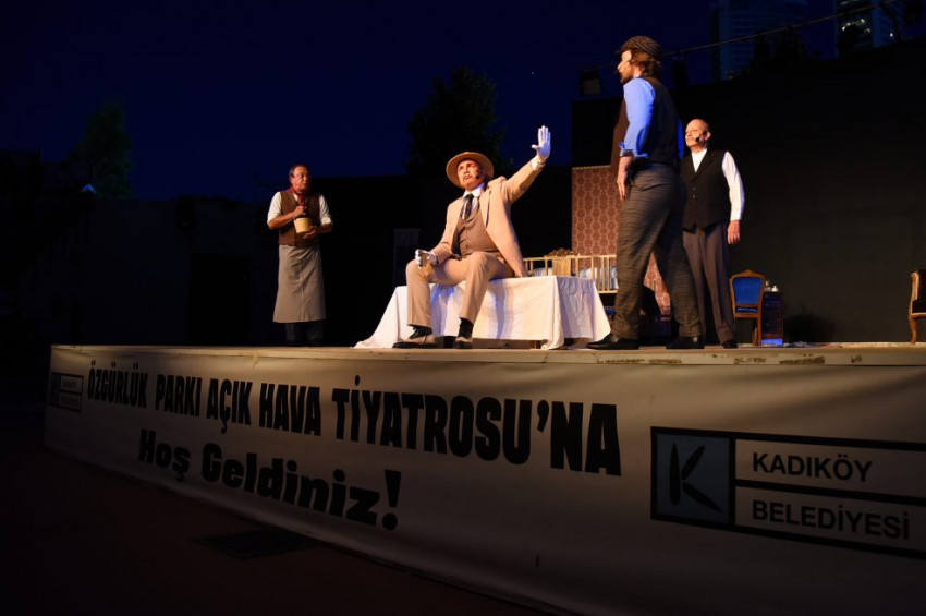 Kadıköy Belediyesi Tiyatro Festivali başladı