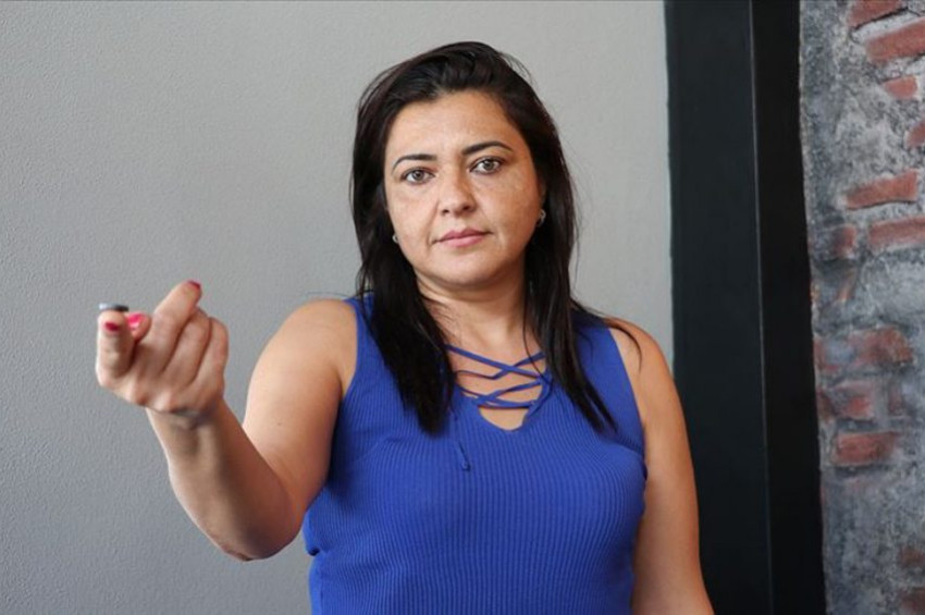 Mıknatıs yapışınca vücudunda metal unutulduğunu anladı