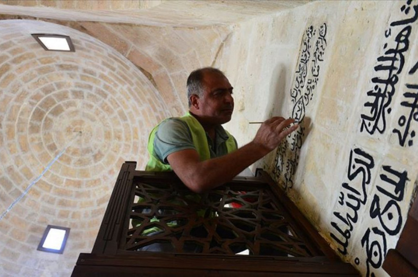 Peygamberler Şehri Urfanın camileri zamana direniyor