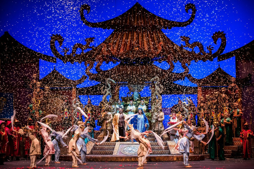 Turandot Operasını izleyenler ayakta alkışladı