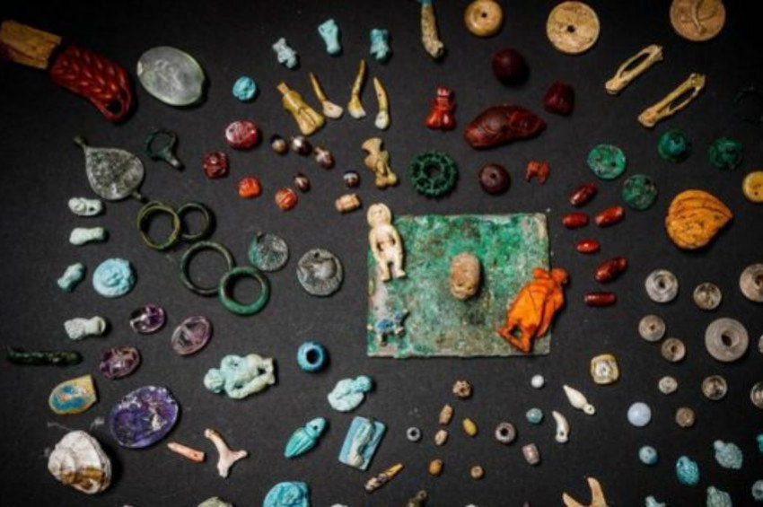 Pompeiide bir kutu dolusu ritüel objesi bulundu