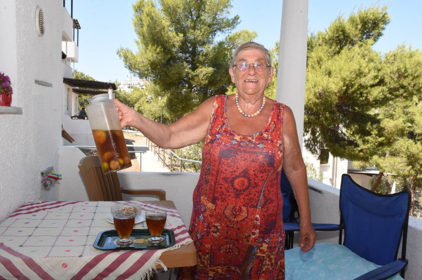 Prof. Dr. Canan Karatay, evde yapılmış limonlu soğuk çay önerdi