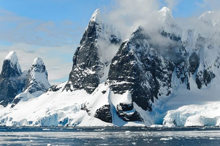 Grönlandın buzulları hızla eriyor