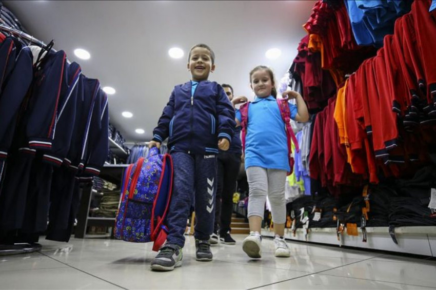 Okul kıyafeti pamuklu, ayakkabı büyük olmalı