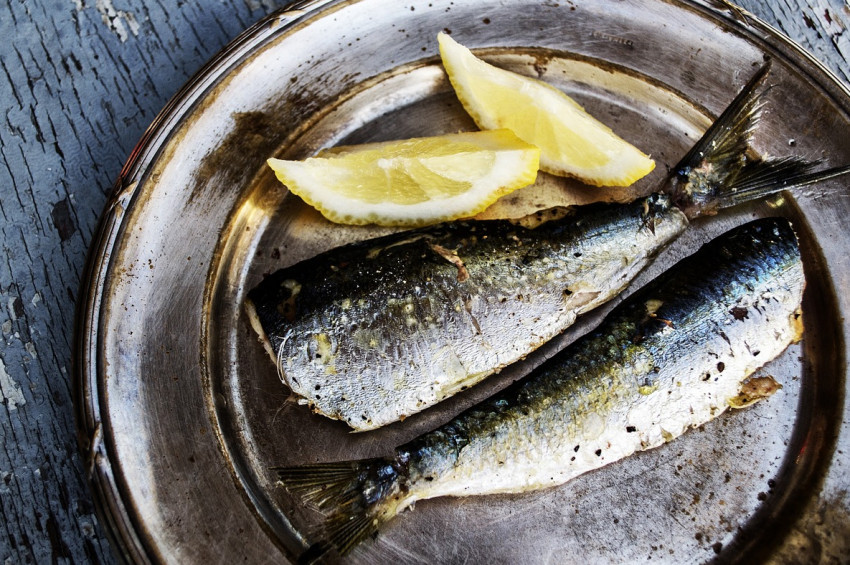 Balığı limon sıkarak, yanında soğanla yemek daha sağlıklı