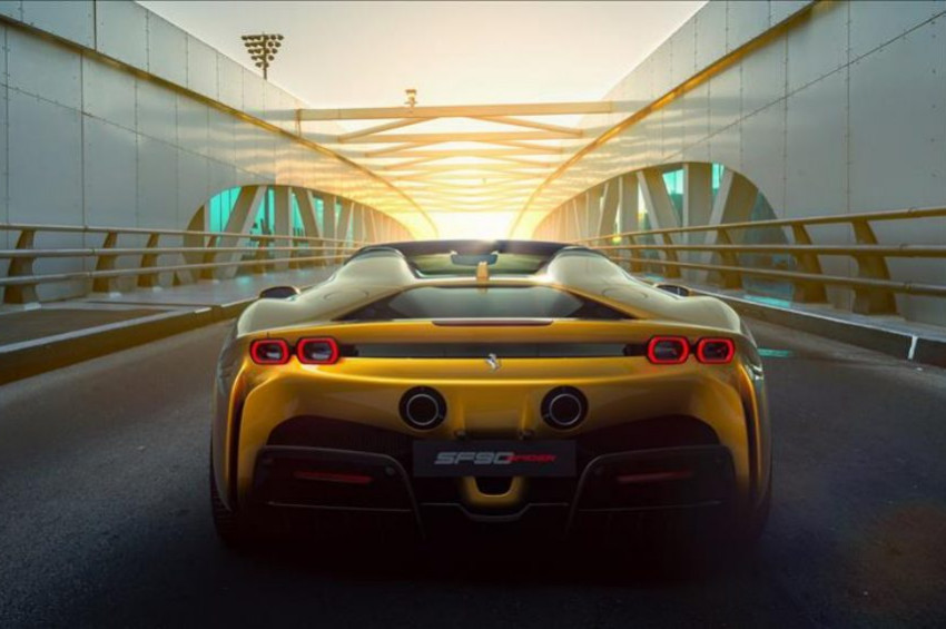 Ferrari, SF90 Spiderı tanıttı