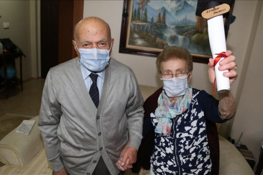 84 yaşında lise mezunu oldu