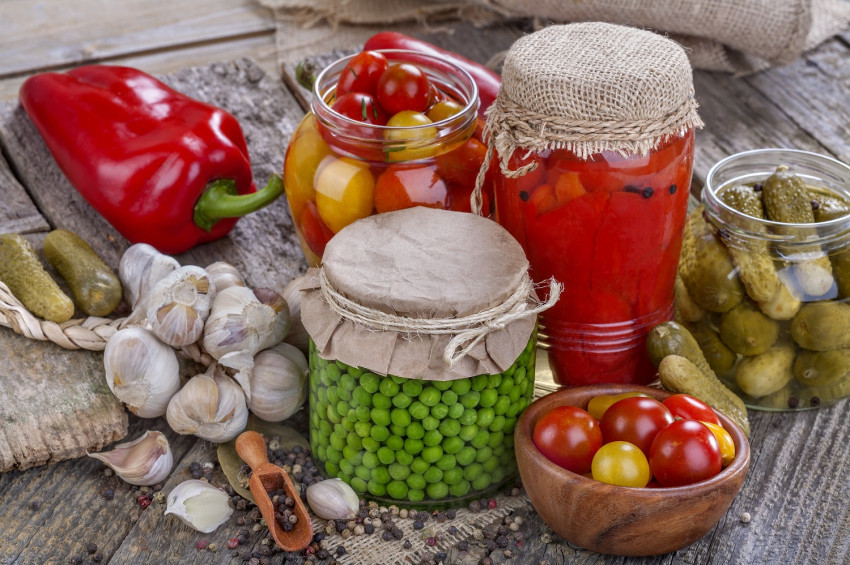 Evde kışlık konserve kuranlara önemli uyarılar